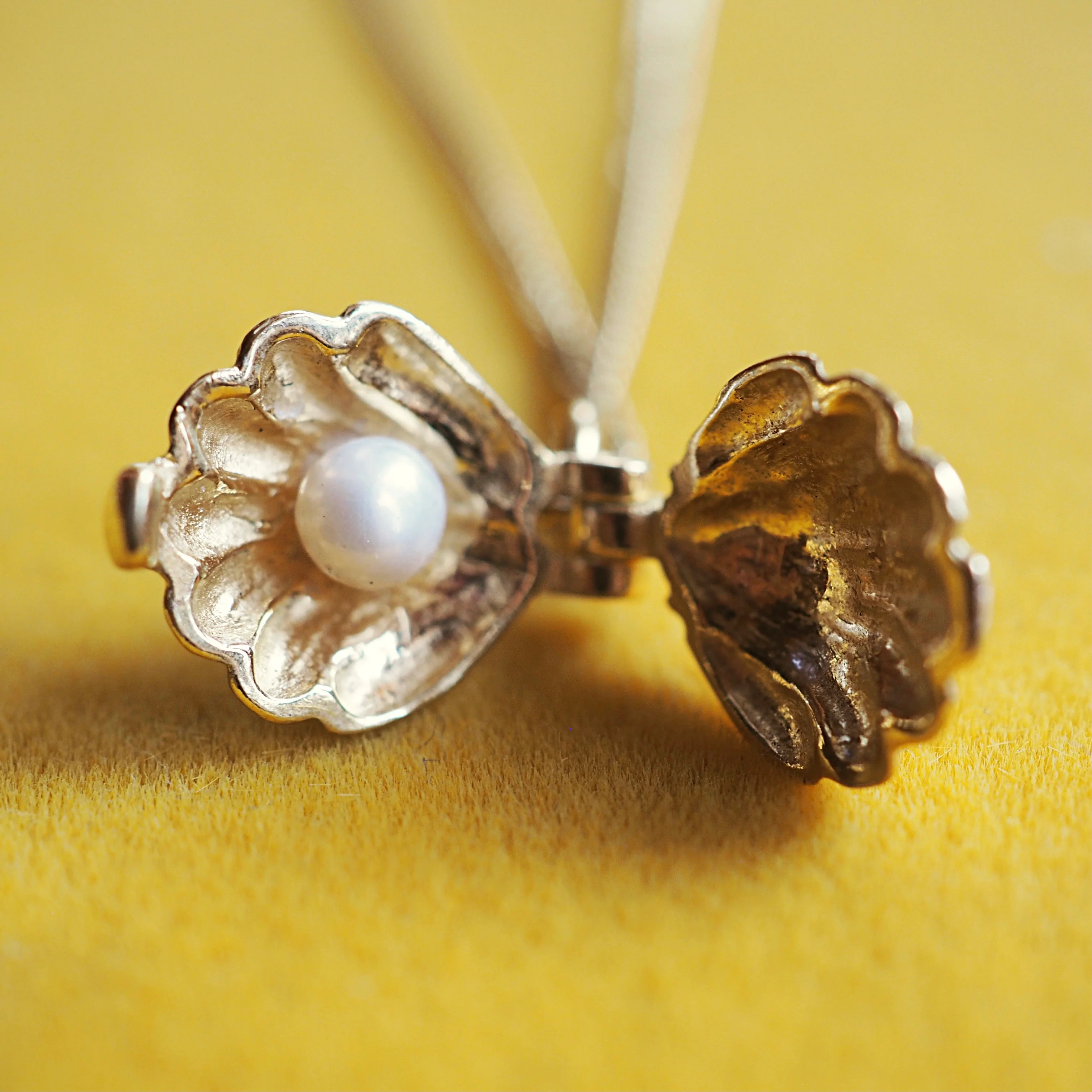 Clam Shell Locket Necklace - Image 3