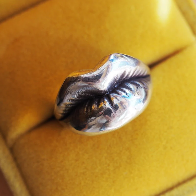 Micks Lips Ring - Image 2