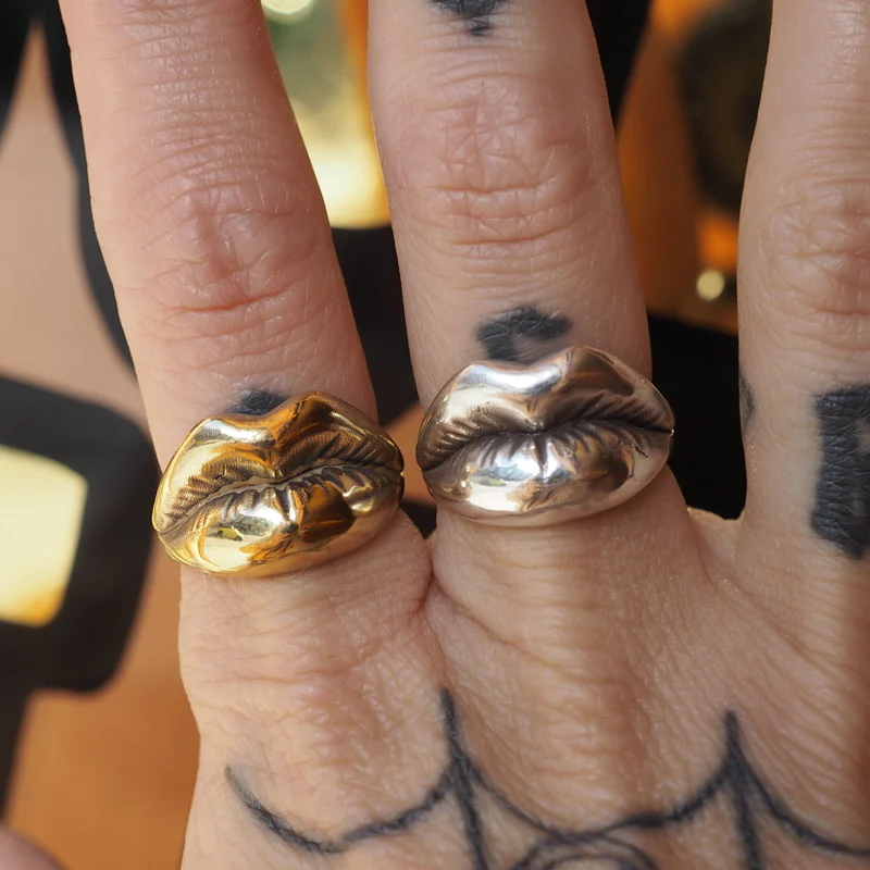 Micks Lips Ring - Image 4