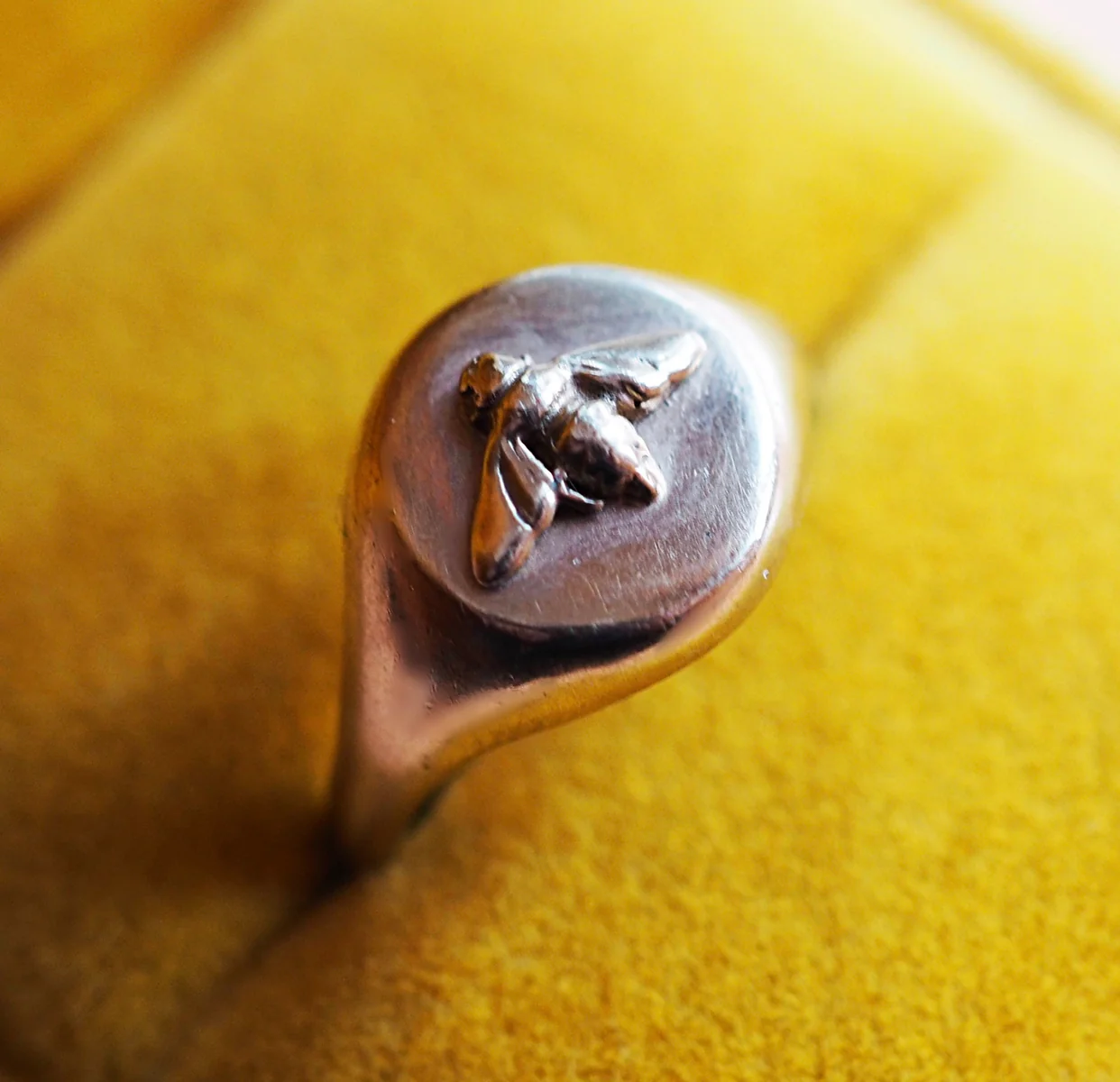 Raised Bee Signet - Image 2