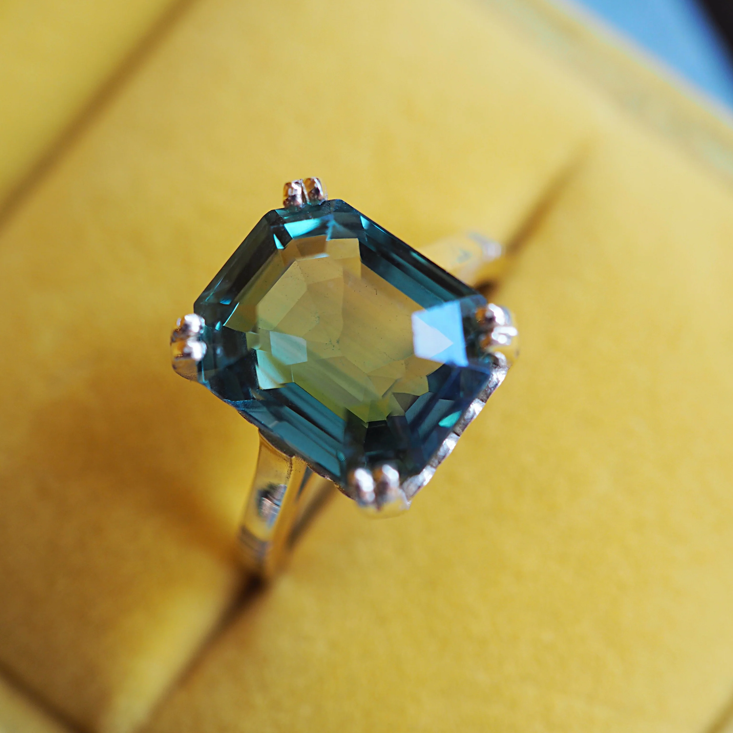 Teal Tourmaline Hearts detail Ring - Image 3